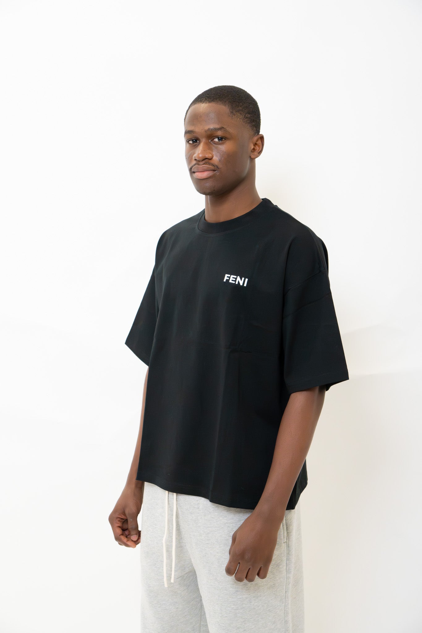 BLACK BOXY T-SHIRT