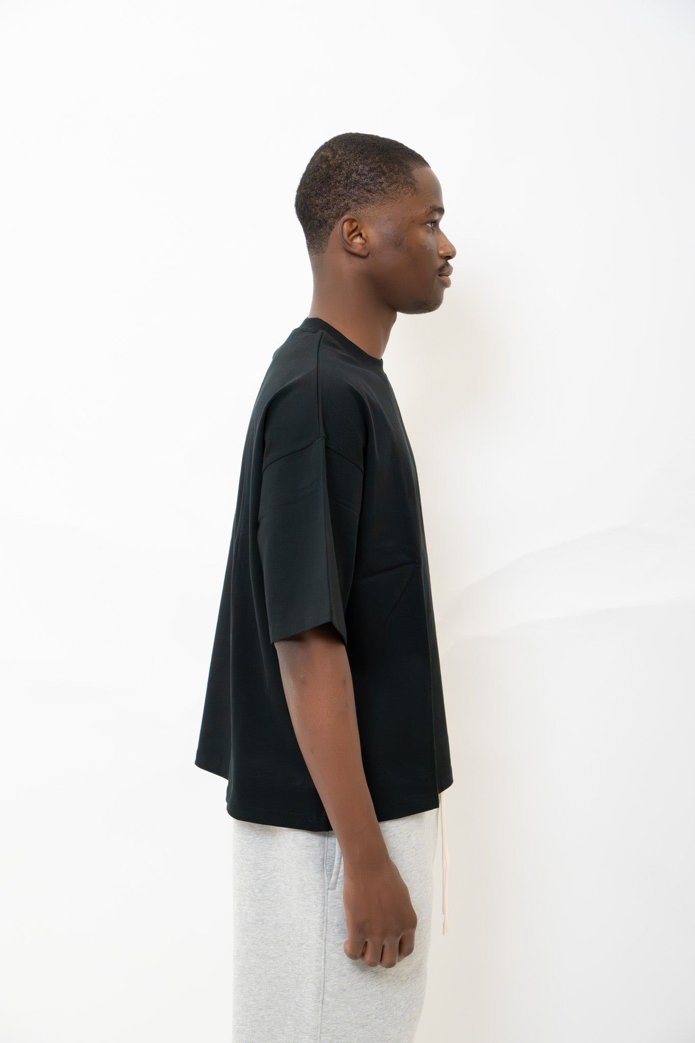 BLACK BOXY T-SHIRT